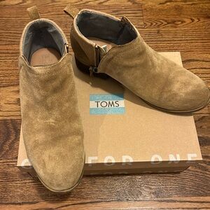 Tom's suede booties